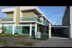 Sobrado duas quadras da praia